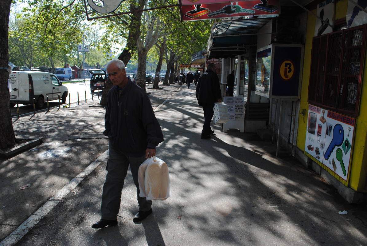 Street photography in the city of Nis at 7am